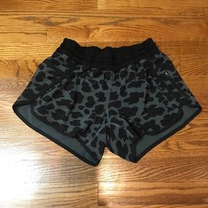 Lululemon Tracker 3 shorts Cherry Cheetah